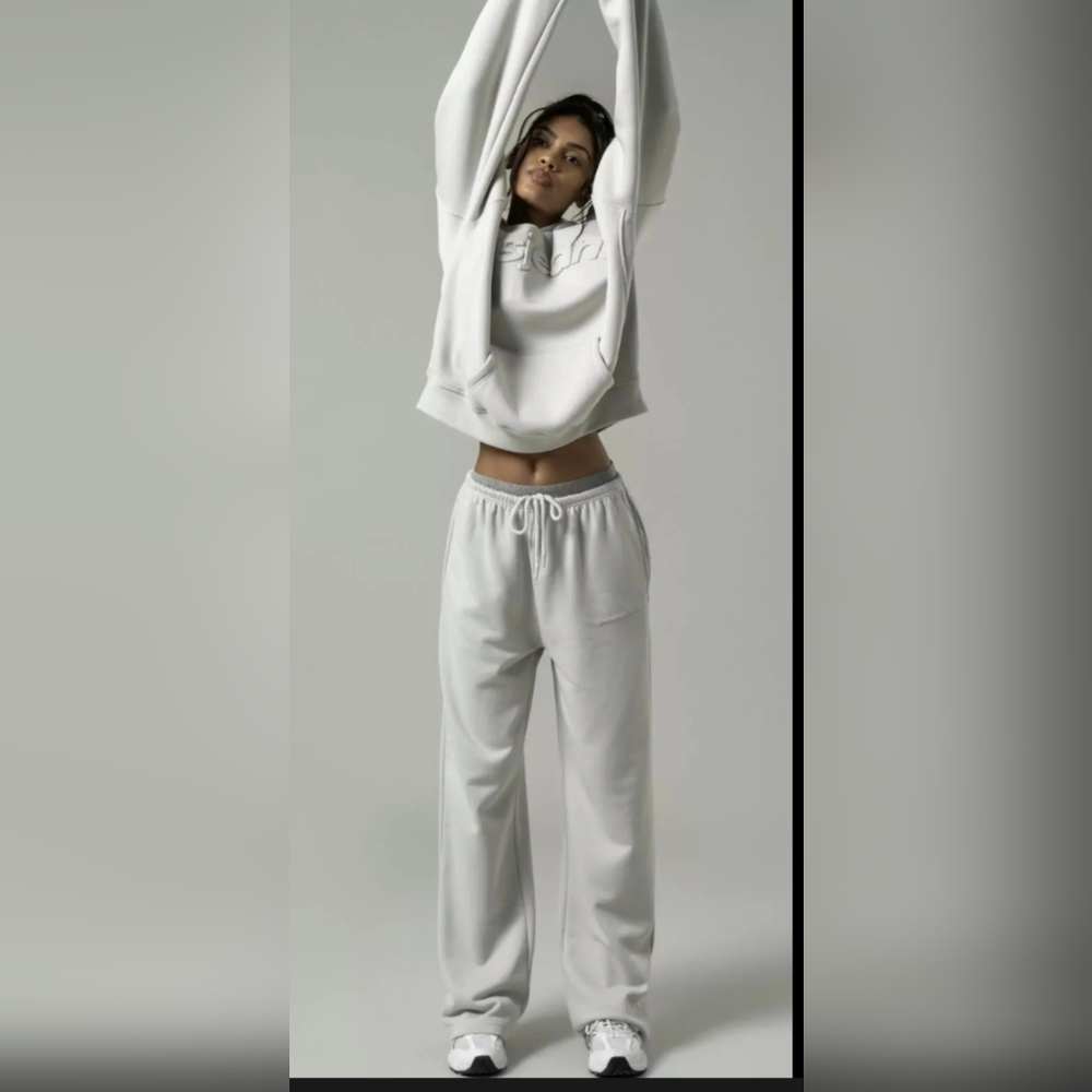 Sisters & Seekers SEALED! NWT! Series Wide Leg Sweatpants in Foam. Sz XL+. R2S!